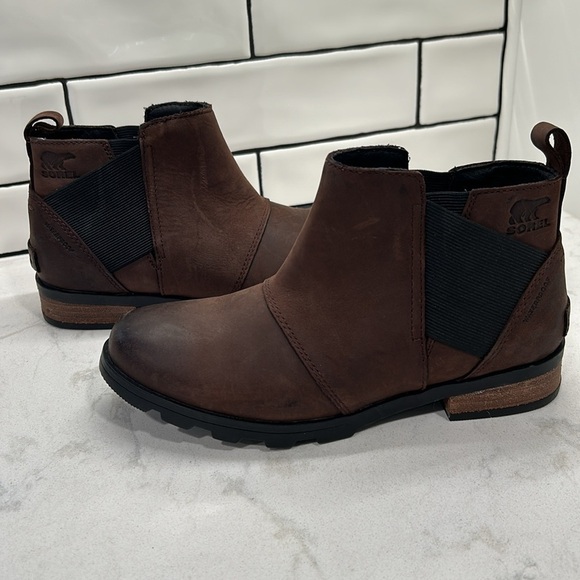 Sorel EMELIE™ III WOMEN'S WATERPROOF CHELSEA BOOTIE Tobacco Black Size 7 - Picture 4 of 16